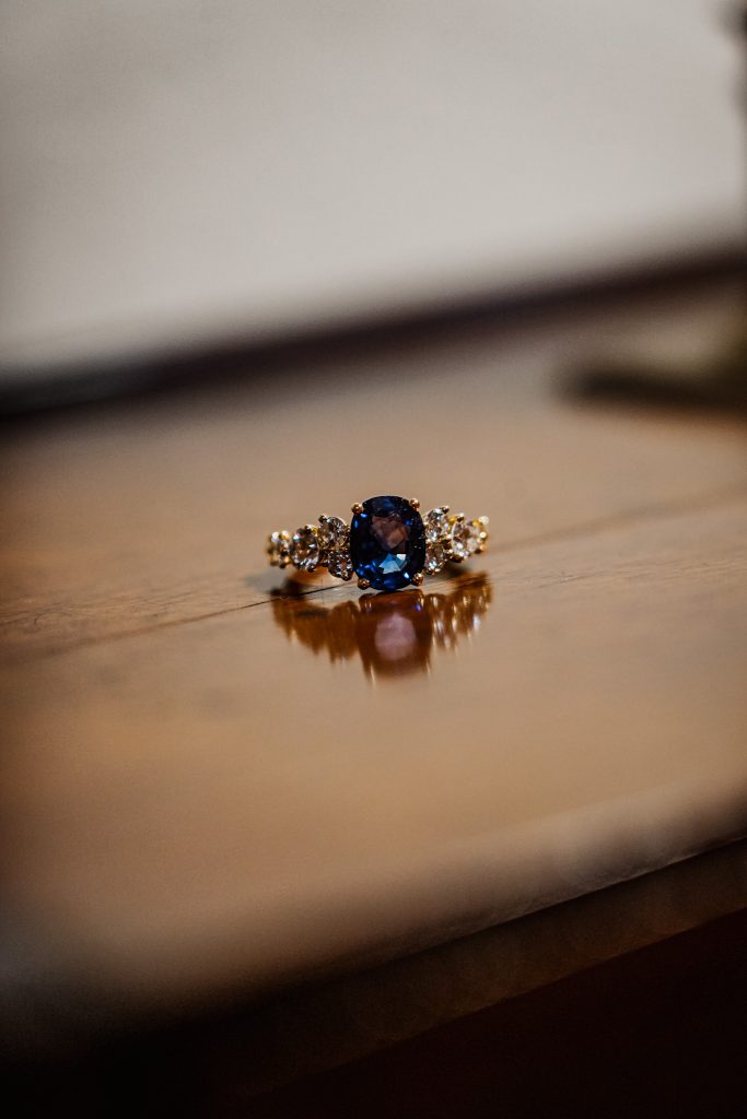 Bague sur mesure avec saphir