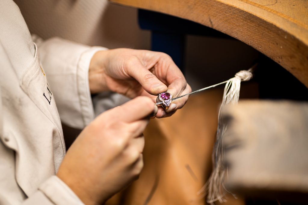 Entretien de bijou avec votre artisan joaillier