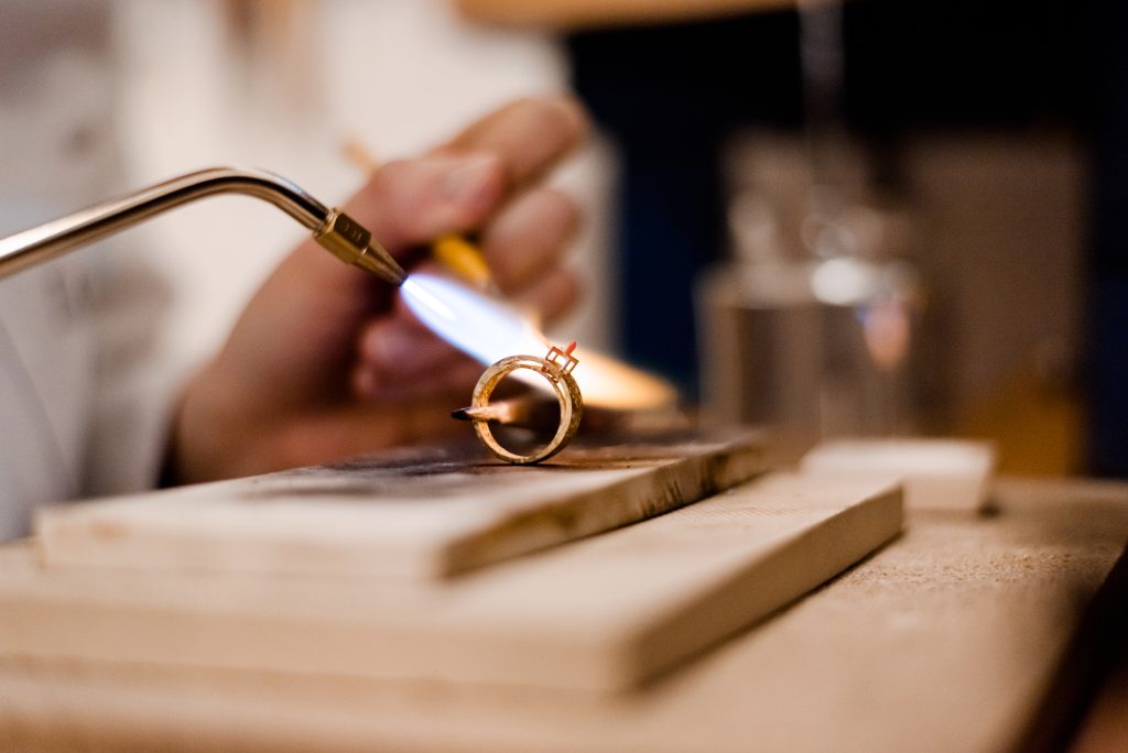 Création sur-mesure de votre artisan joaillier à Toulouse. découvrez la joaillerie