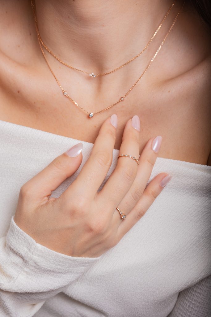 Collection Mosaïque - Joaillier Toulouse - L’art du layering : comment superposer ses bijoux avec élégance