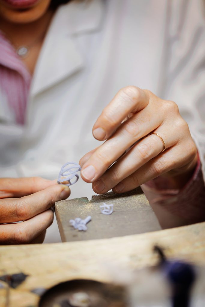Quelles garanties offre un artisan joaillier sur ses créations ?