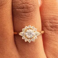 Bague Colombe Classique - vue 2 portée