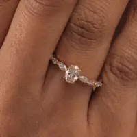Bague Eléonore Classique - vue 2 portée