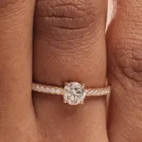 Bague Louise Classique - vue 2 portée