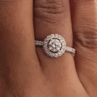 Bague Victoria Classique - vue 2 portée