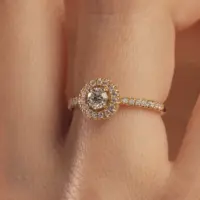 Bague Victoria Fine - vue 2 portée